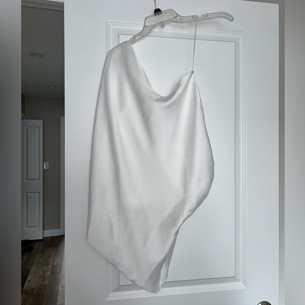 Tyche one shoulder White Top